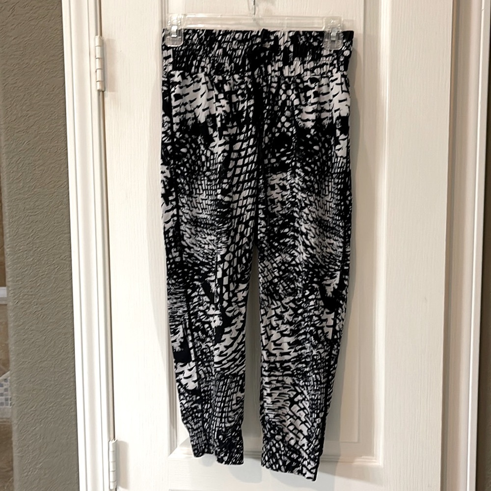 16 NWOT Z by Zella Crop Joggers